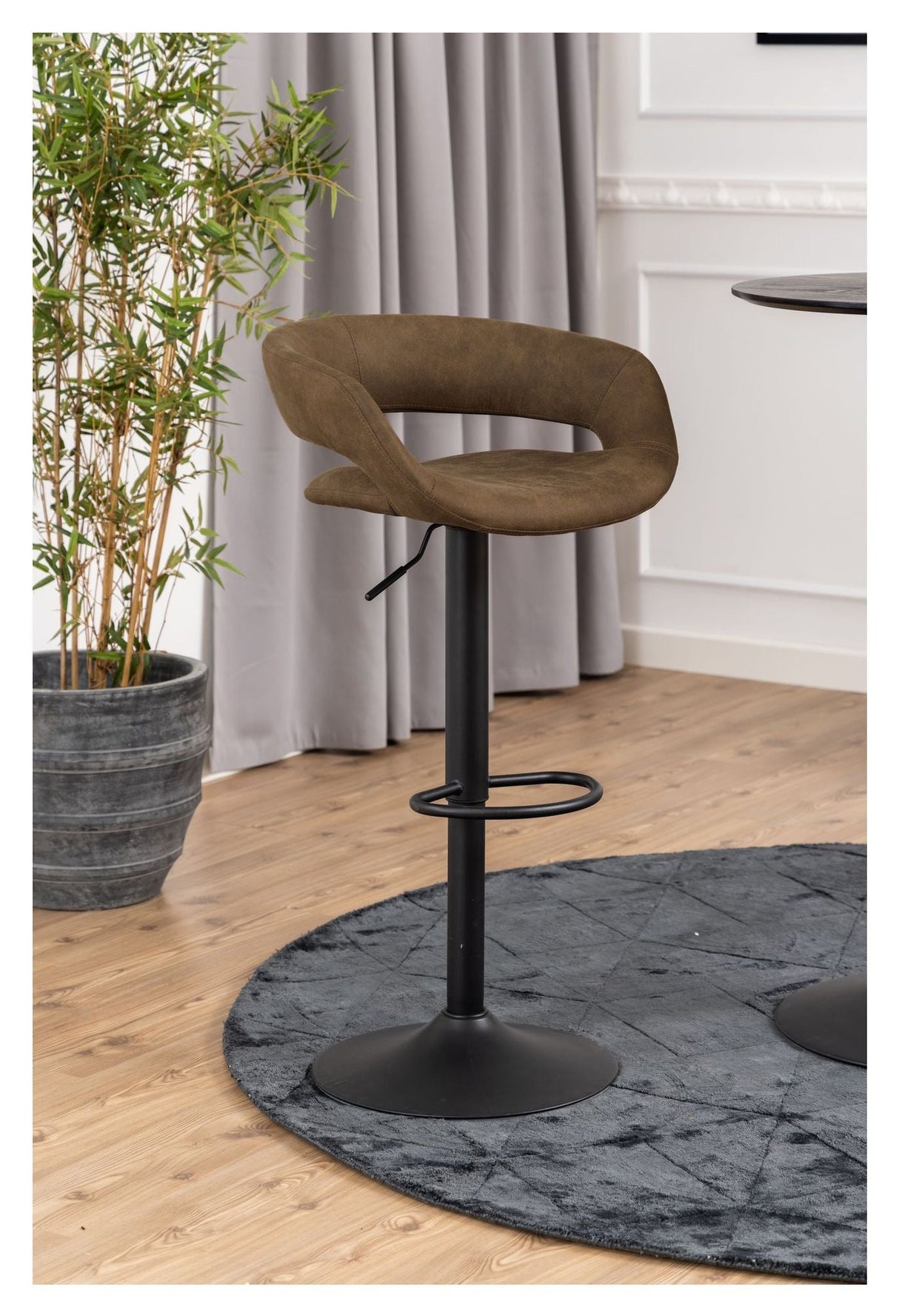 Grace Bar Stool med svingbar funksjon og gassheis, brunt stoff