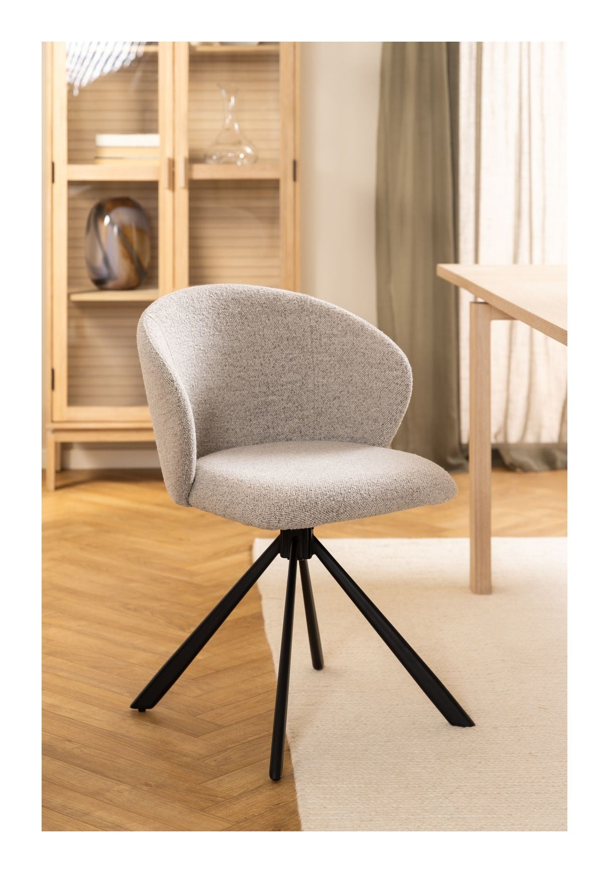 Pippa spisestol med sving, beige stoff