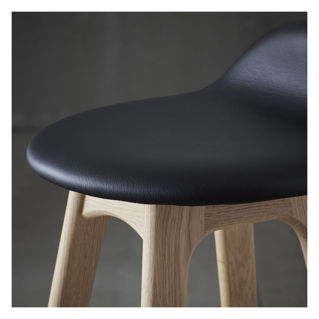 Findahl Buck High Barstool Oak/Soap, Sydney Black Leather