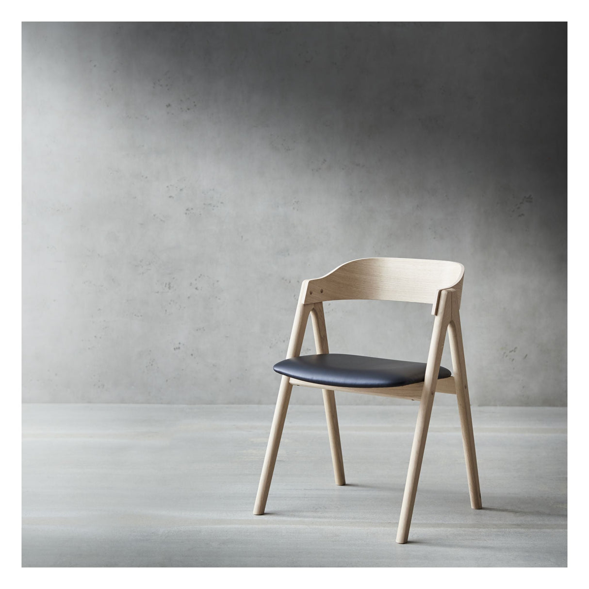 Findahl Mette Dining Chair Oak/Ubehandlet, Sydney Black Leather