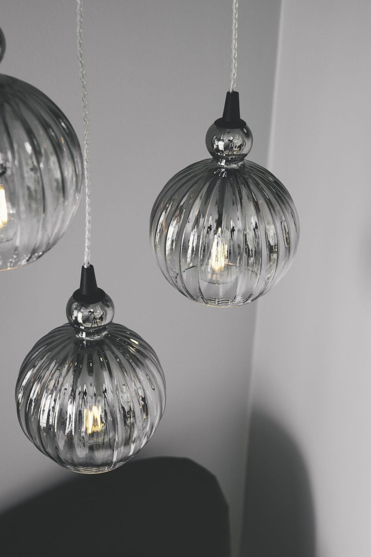 Halo Design Ball Pendant Luminaire Ø15, røyk