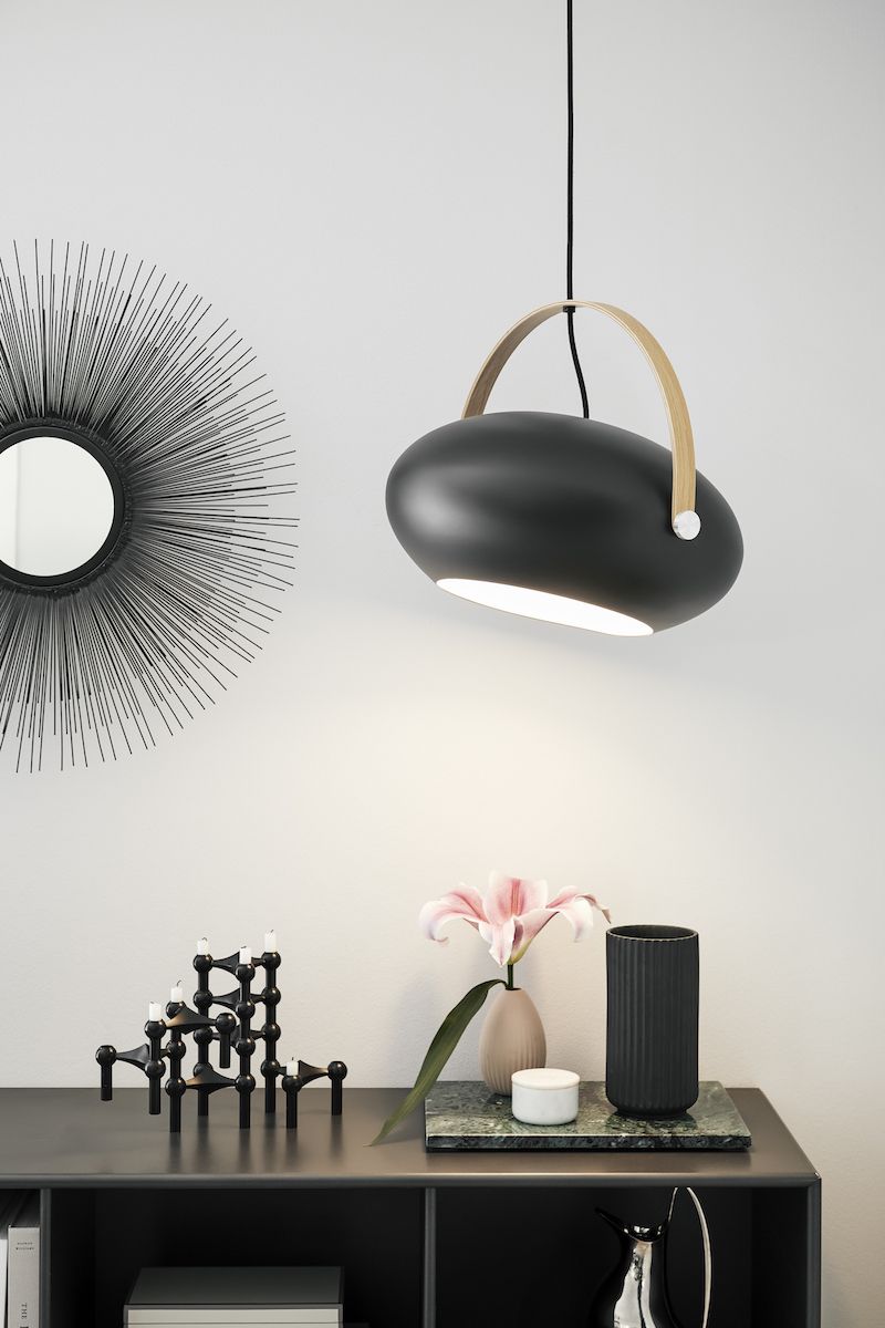 Halo Design D.C Pendant Ø26, svart m/eik 250 cm kabel