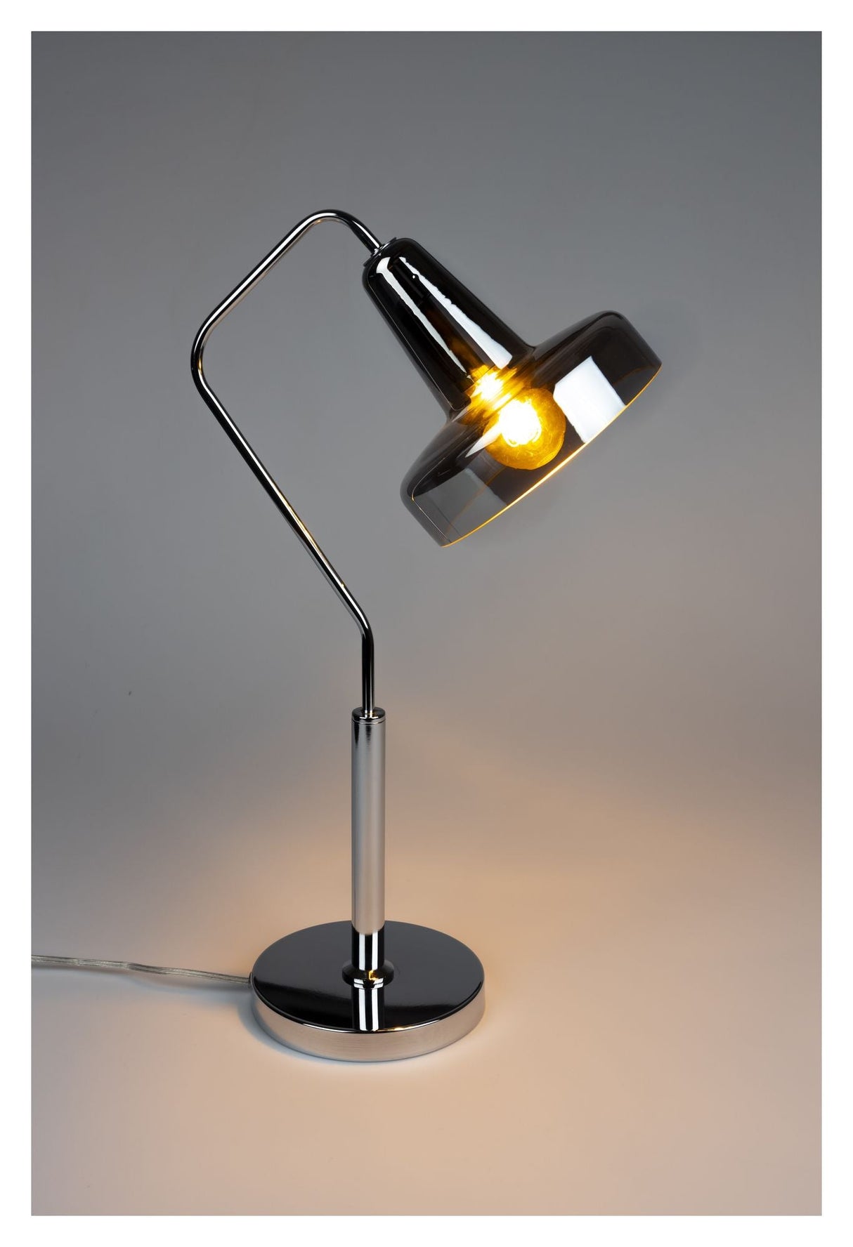 Nixon bordlampe w. Røykfarget glassskygge