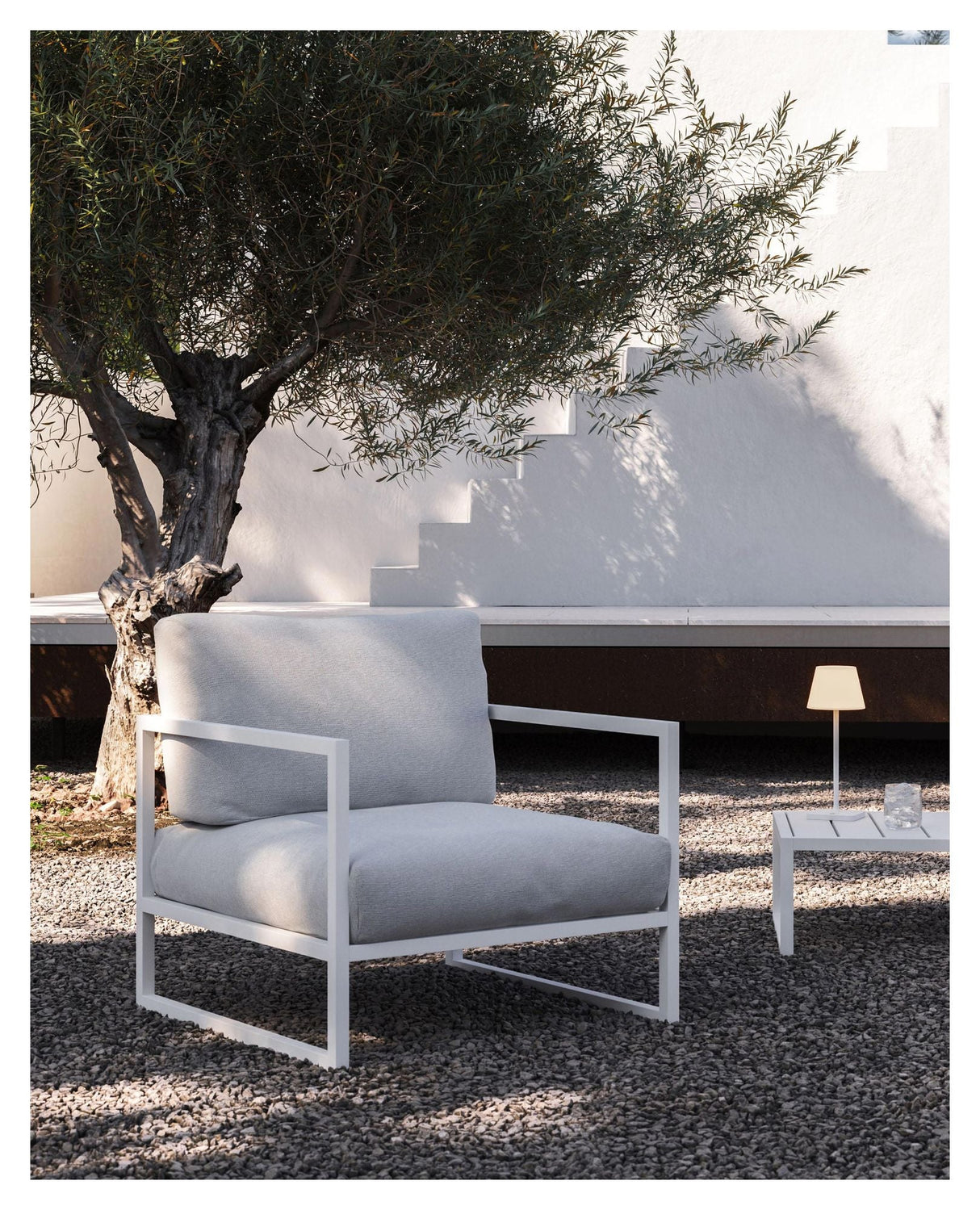 Comova Lounge Chair, White/White Aluminium