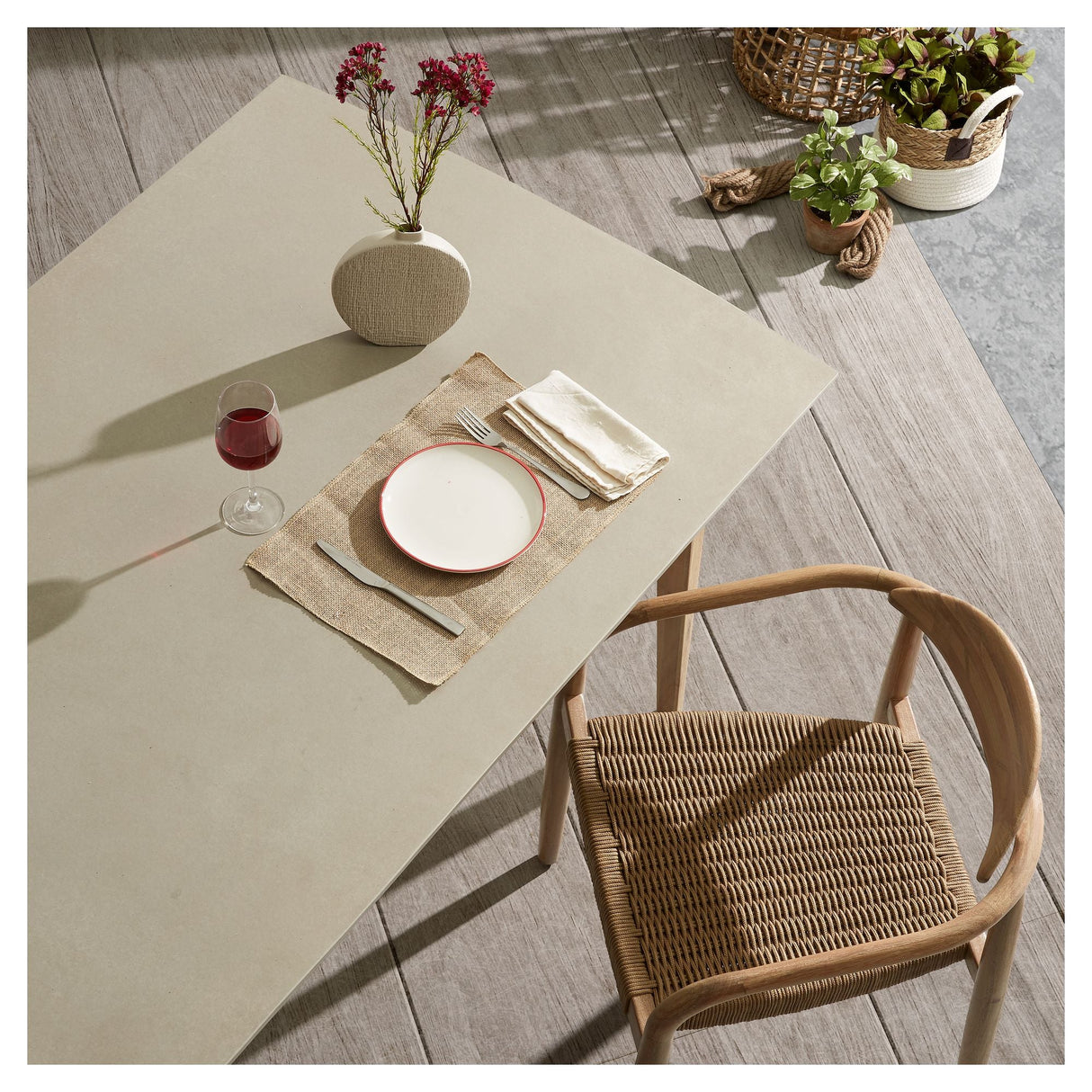 Glynis spisestol med armlener, beige tau