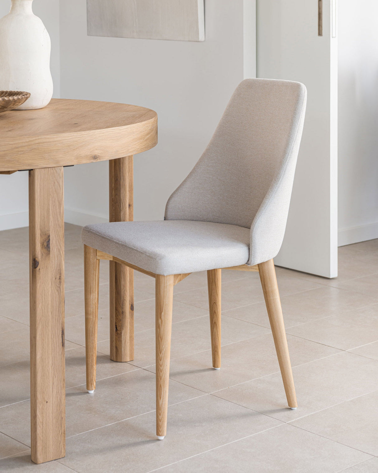 Rosie spisestol med polstret sete, beige stoff