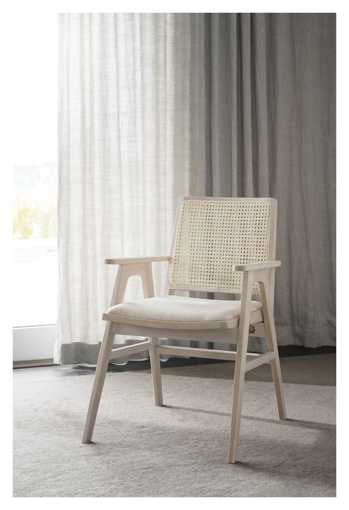 Prestwick lenestol, White Pigm., Rattan, beige stoff