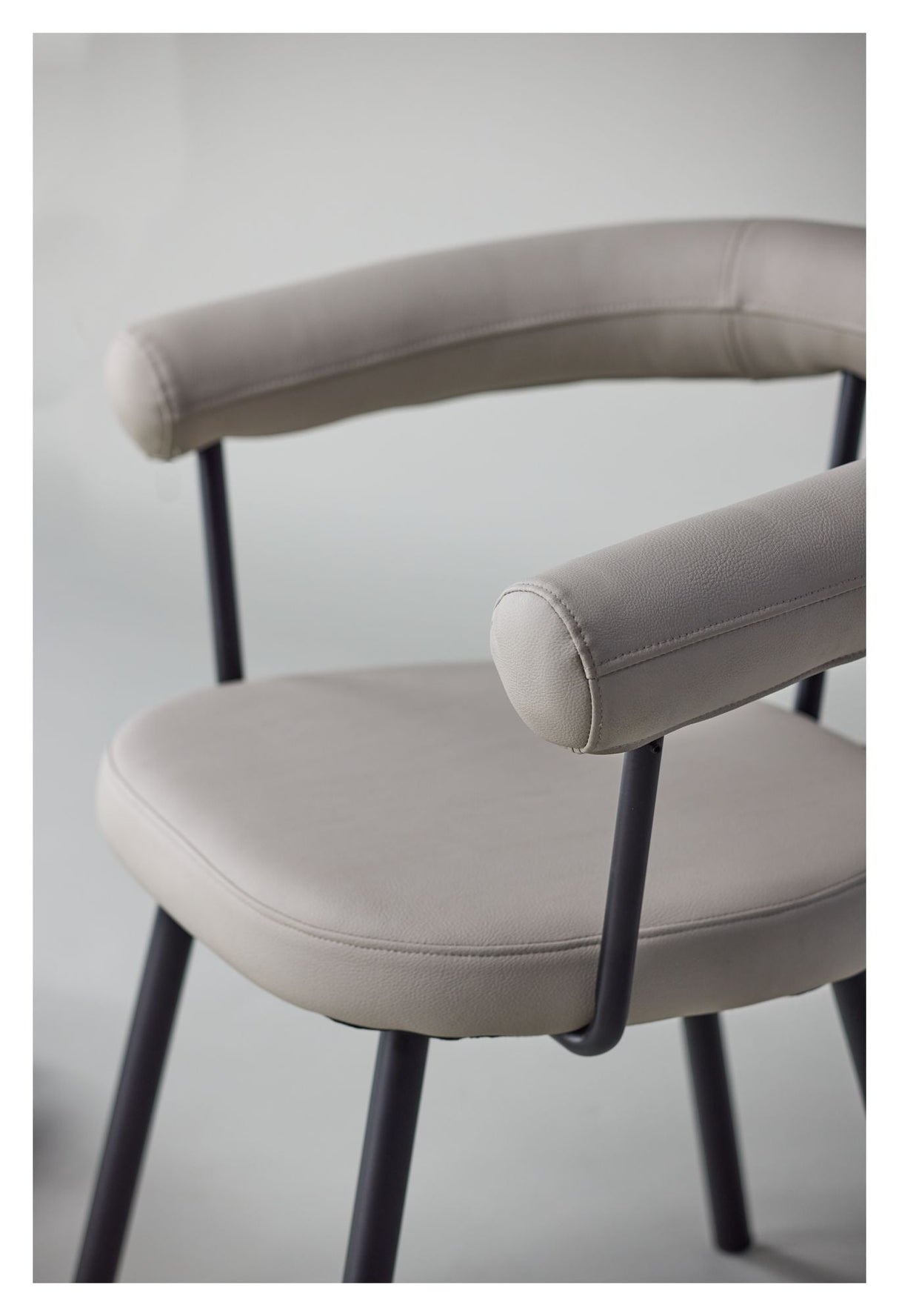 Västerås x Josefin Lustig Dining Chair - Off White Faux Leather