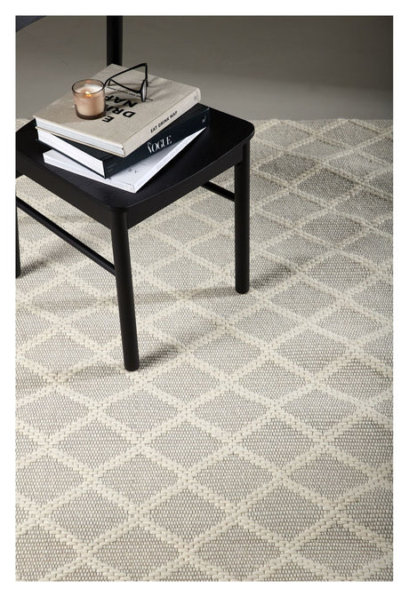 Cloudy Carpet 230x160 - Off White