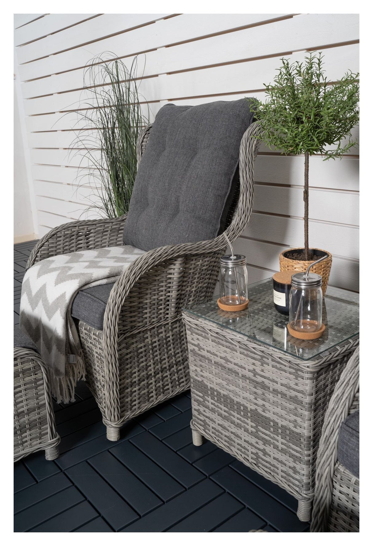 VIKELUND WICKER -STOLER SET, GRAY W. Grå pute