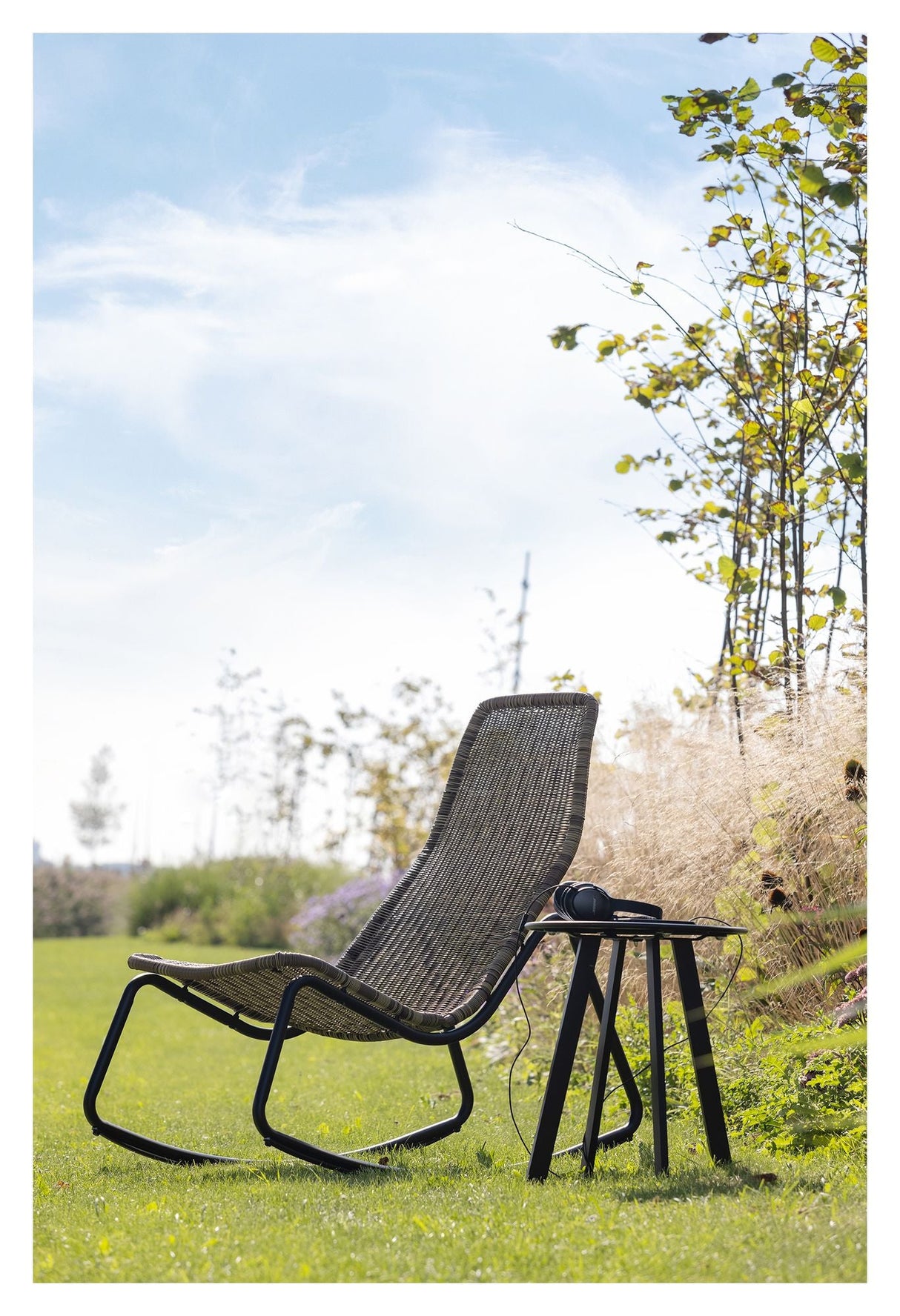 Tom Swing Chair Outdoor, Rattan/Black Metal