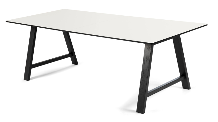t1-spisebord-m-uttrekk-og-svarte-ben-160cm