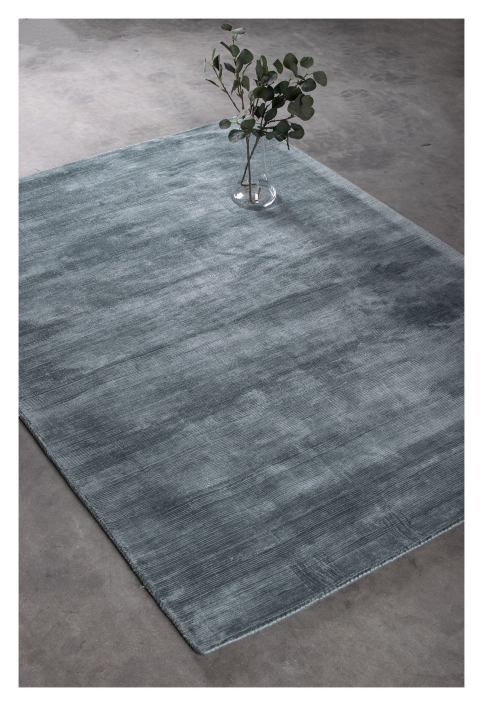 larvik-handvevd-teppe-160x230-granite-gronn